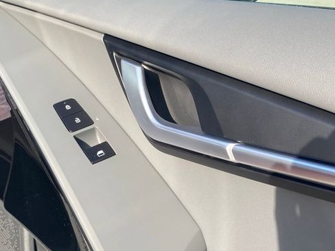 New 2026 Kia Niro EX FWD image 28