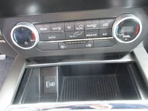 Used 2021 Ford Expedition XLT image 11