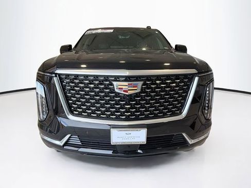 Used 2025 Cadillac Escalade ESV Premium Luxury image 2