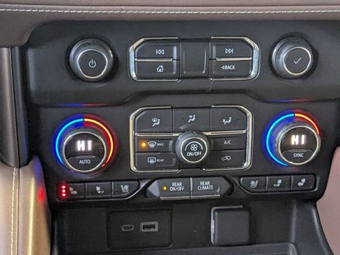 Used 2021 Chevrolet Suburban High Country w/ Premium Package image 29