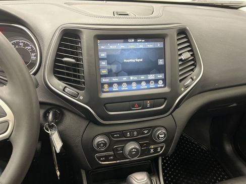 Used 2022 Jeep Cherokee Latitude w/ Sun & Sound Group image 16