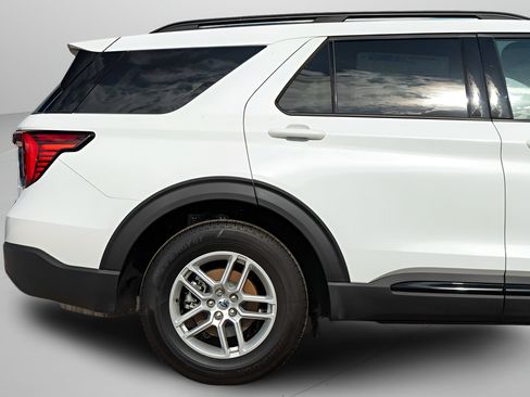New 2026 Ford Explorer Active w/ Active Comfort Package RWD image 7