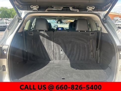 Used 2024 Toyota Highlander XLE AWD/4WD image 14