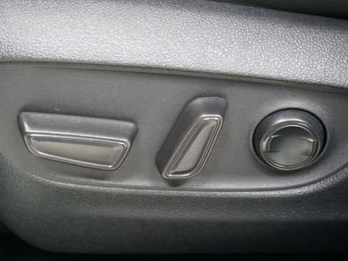 Used 2021 Toyota Highlander Limited image 17