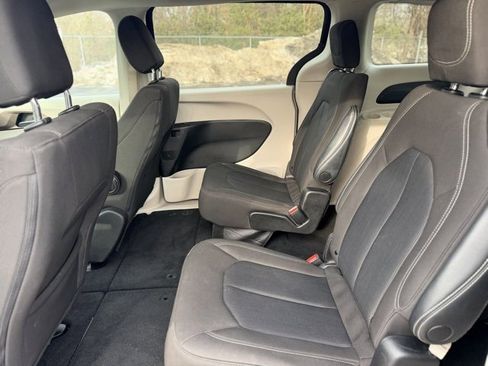 Used 2023 Chrysler Voyager LX image 24