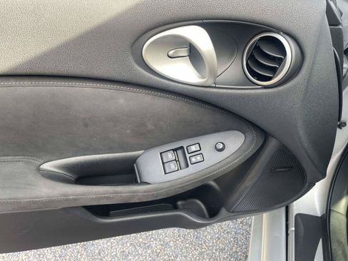 Used 2018 Nissan 370Z Touring RWD image 14