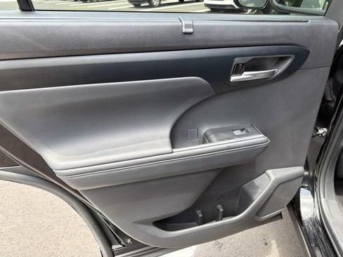 Certified 2025 Toyota Highlander XSE AWD/4WD image 13