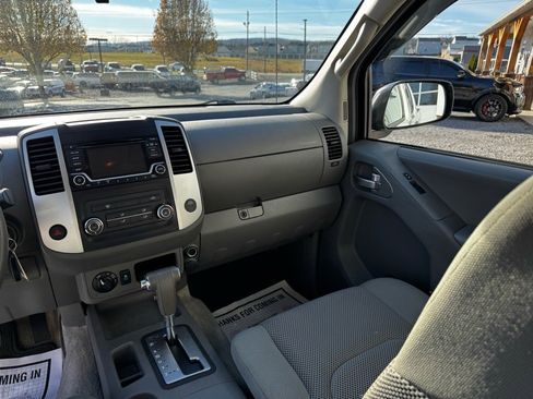 Used 2016 Nissan Frontier SV image 20