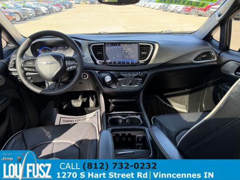 Used 2024 Chrysler Pacifica Limited w/ S Appearance Package FWD image 17