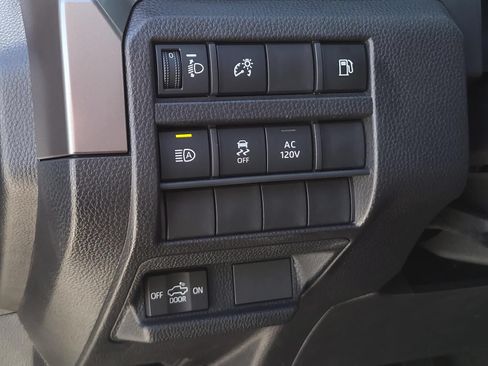 Used 2025 Toyota Tacoma TRD Off-Road AWD/4WD image 19