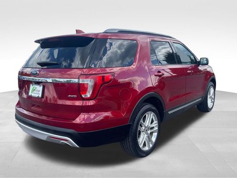 Used 2017 Ford Explorer XLT w/ Equipment Group 202A AWD/4WD image 8