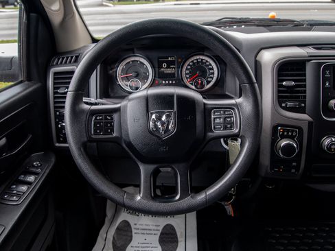 Used 2018 RAM 1500 Express AWD/4WD image 21