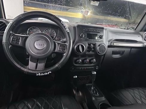 Used 2018 Jeep Wrangler Unlimited Sport S AWD/4WD image 3