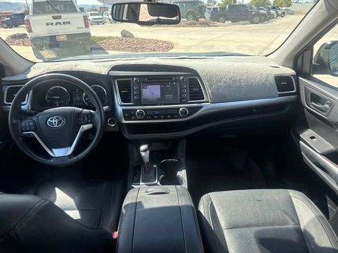 Used 2014 Toyota Highlander XLE AWD/4WD image 11