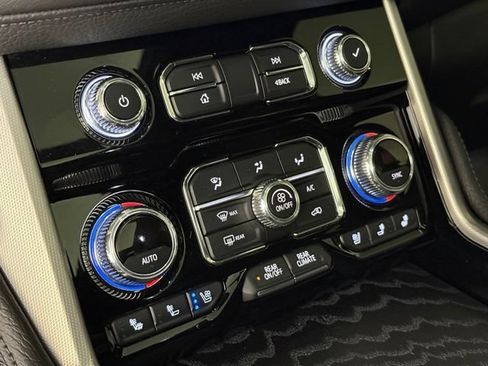 Used 2021 GMC Yukon Denali w/ Denali Premium Package AWD/4WD image 29
