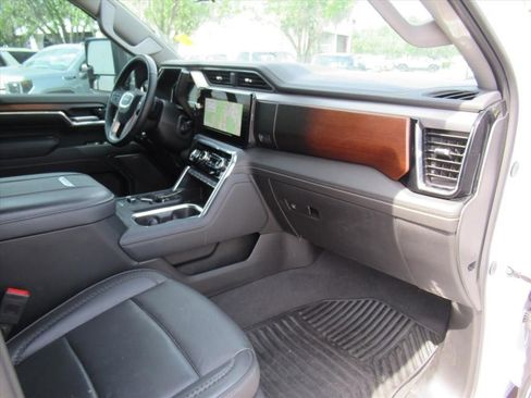 Used 2024 GMC Sierra 2500 Denali w/ Denali Reserve Package AWD/4WD image 11