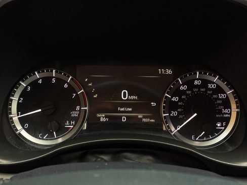 Used 2023 Toyota Highlander XLE FWD image 23
