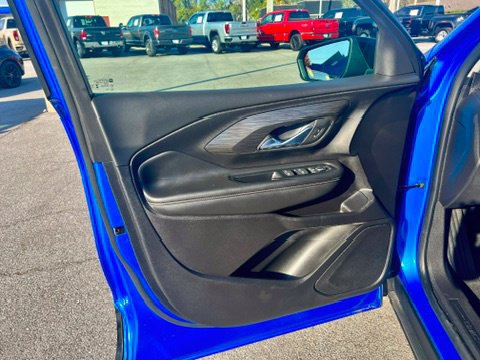 Used 2024 GMC Terrain SLE w/ Driver Convenience Package FWD image 15