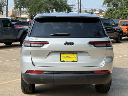 New 2025 Jeep Grand Cherokee L Altitude RWD image 6