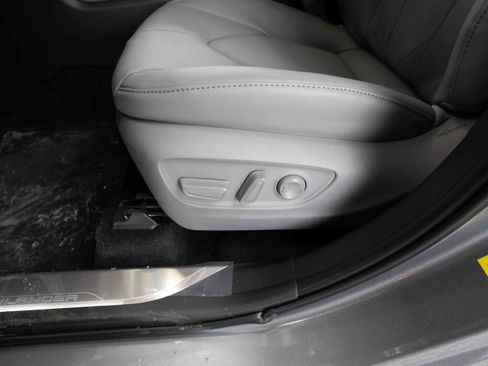 New 2026 Toyota Highlander Platinum image 12