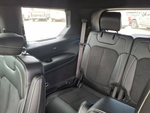 Used 2023 Jeep Grand Cherokee L Laredo image 10