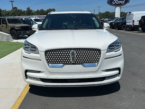 Used 2022 Lincoln Aviator Reserve w/ Equipment Group 201A AWD/4WD image 2