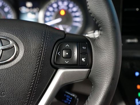 Used 2017 Toyota Sienna XLE image 13