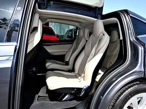 Used 2017 Tesla Model X 75D AWD/4WD image 10