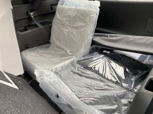 New 2025 Mitsubishi Outlander AWD image 8