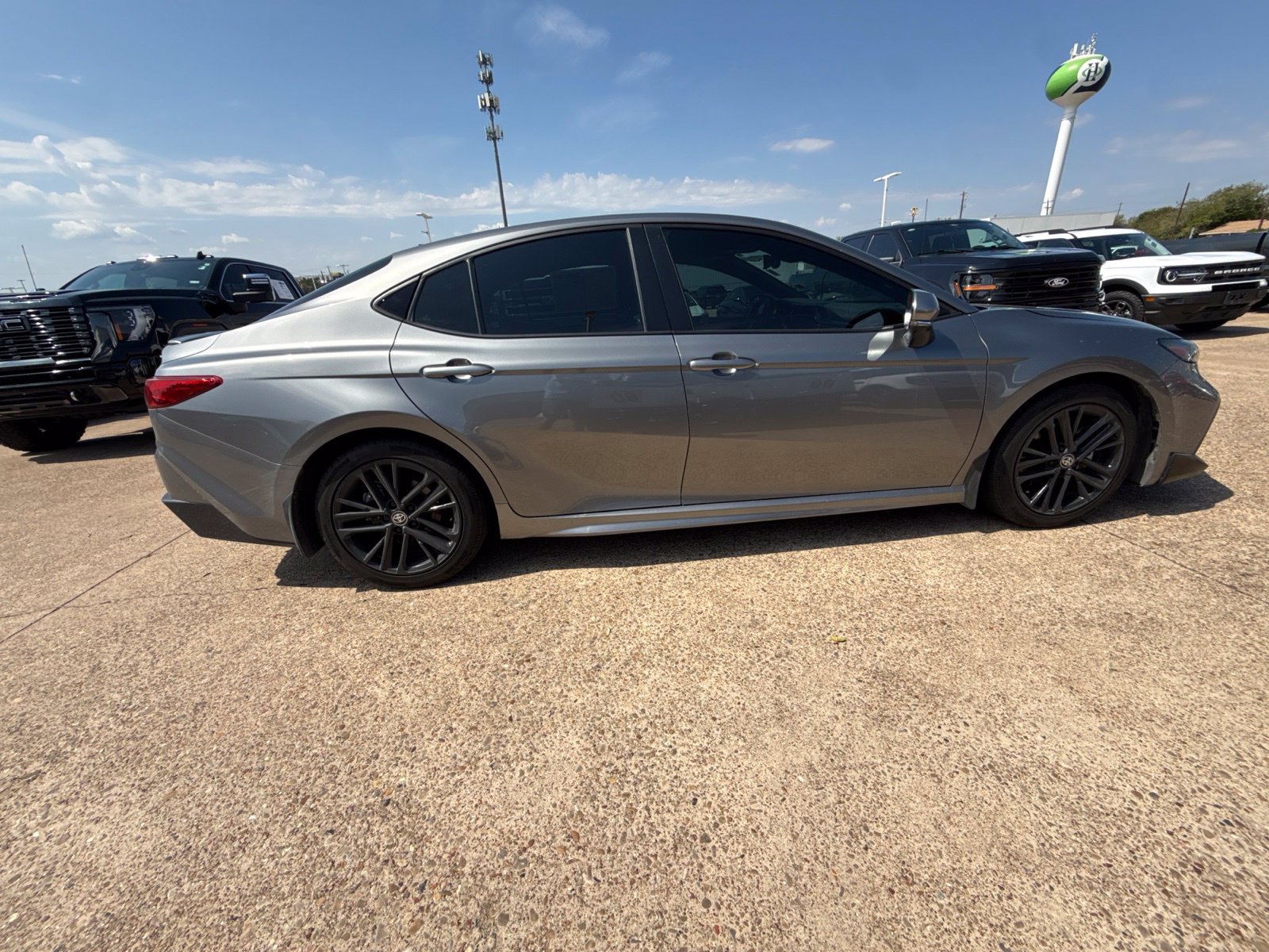 Used 2025 Toyota Camry SE w/ Multimedia Upgrade Package FWD image 8