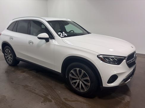Used 2024 Mercedes-Benz GLC 300 4MATIC image 2