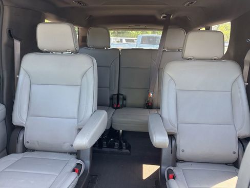 Used 2023 GMC Yukon XL SLT image 17