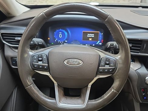 Used 2020 Ford Explorer Platinum w/ Premium Technology Package image 20