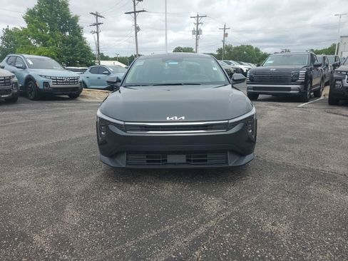 Used 2025 Kia K4 FWD image 2