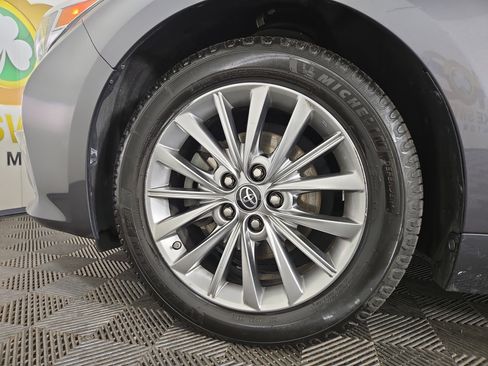 Used 2016 Toyota Avalon Limited image 35