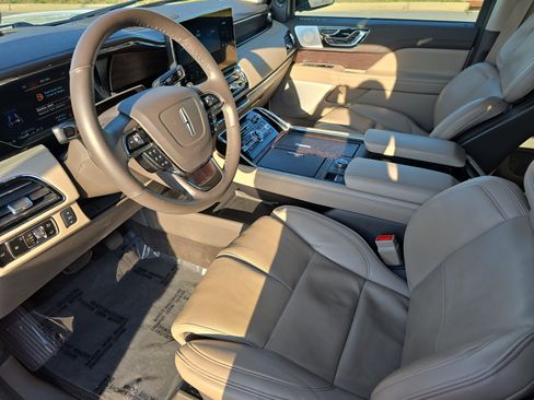 Certified 2023 Lincoln Navigator Reserve AWD/4WD image 16
