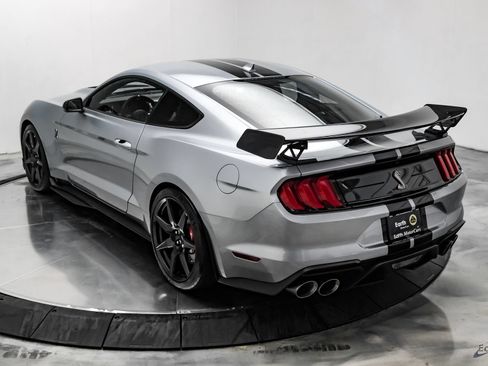 Used 2022 Ford Mustang Shelby GT500 w/ Carbon Fiber Track Pack RWD image 14