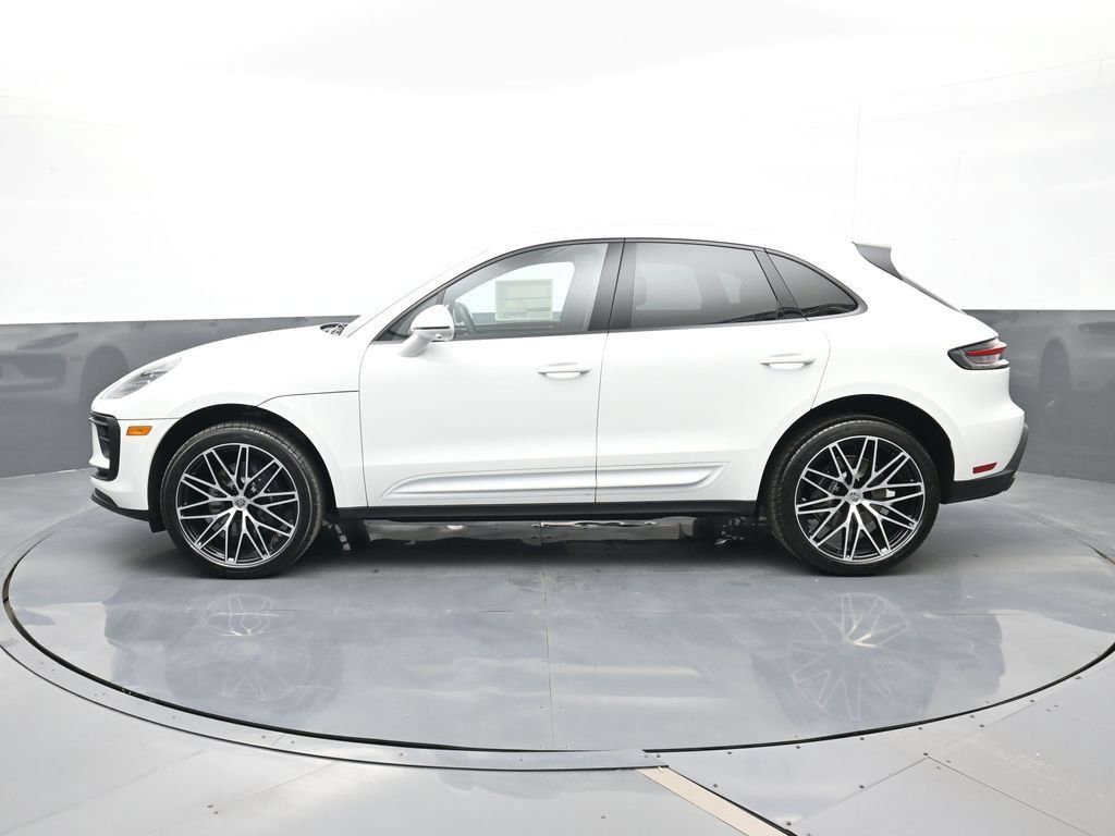 Certified 2026 Porsche Macan AWD/4WD image 2
