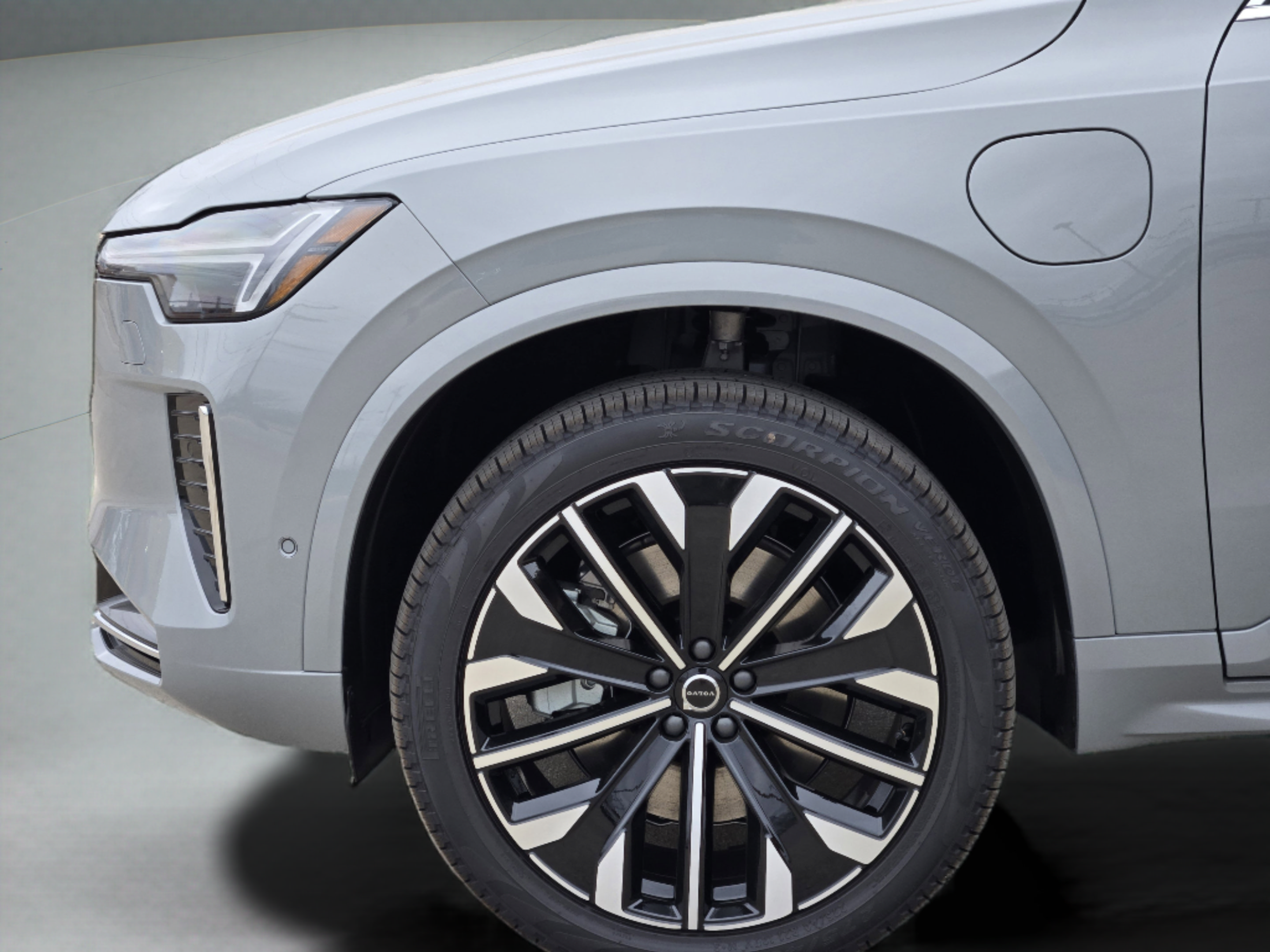 New 2026 Volvo XC90 T8 Plus AWD/4WD image 36