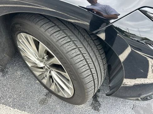 Used 2019 Lexus ES 300h Ultra Luxury w/ Accessory Package 2 FWD image 4