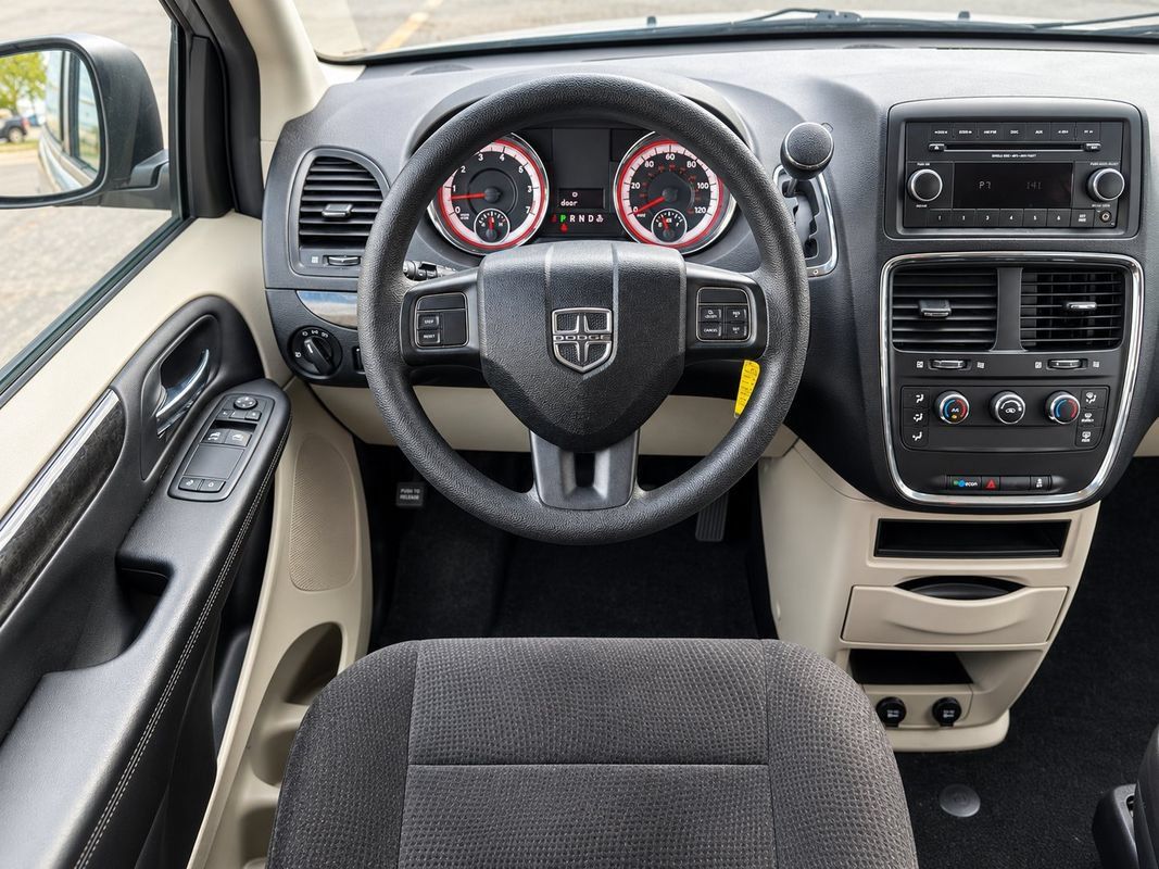Used 2013 Dodge Grand Caravan American Value Package FWD image 13