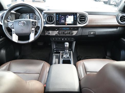 Used 2019 Toyota Tacoma Limited image 3