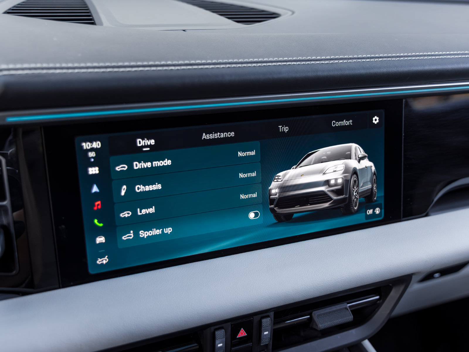 Certified 2025 Porsche Macan Electric RWD image 39