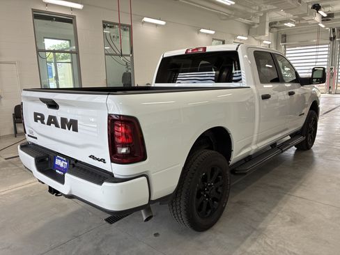 Used 2025 RAM 2500 4x4 Crew Cab image 5