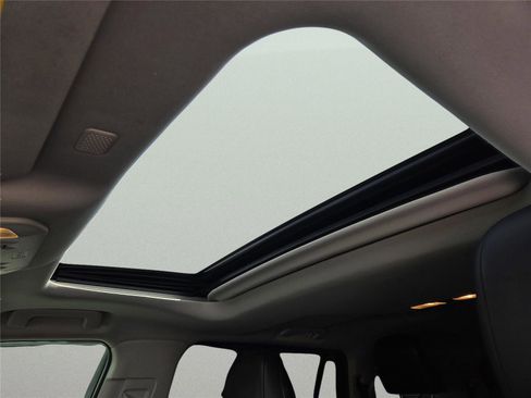Used 2021 Toyota Highlander XLE FWD image 15