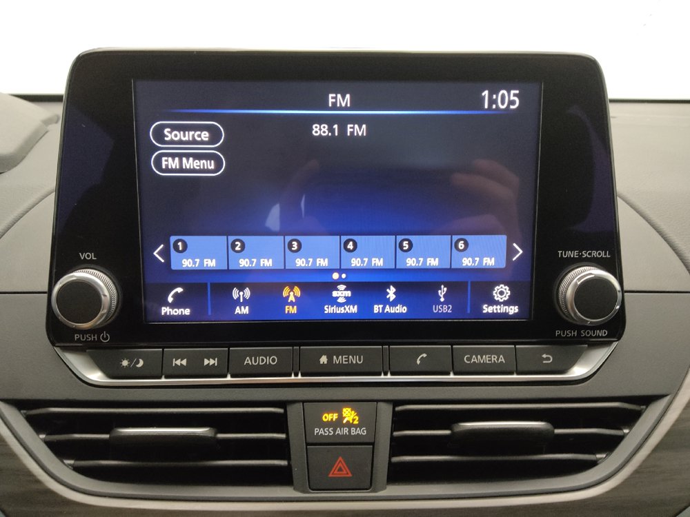 Used 2025 Nissan Altima 2.5 SV FWD image 25