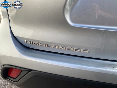 Used 2024 Toyota Highlander LE AWD/4WD image 16