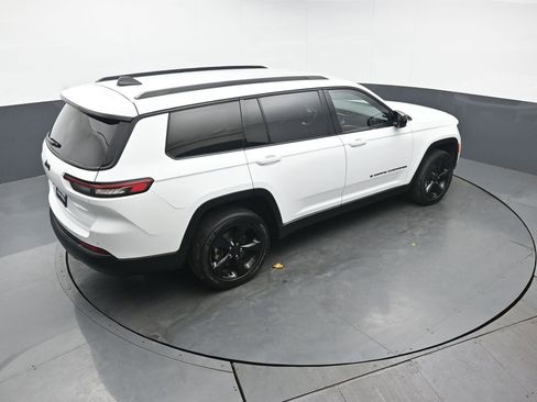 Used 2023 Jeep Grand Cherokee L Laredo image 35