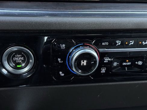 Used 2023 GMC Sierra 1500 SLT image 16