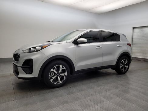 Used 2021 Kia Sportage LX image 2